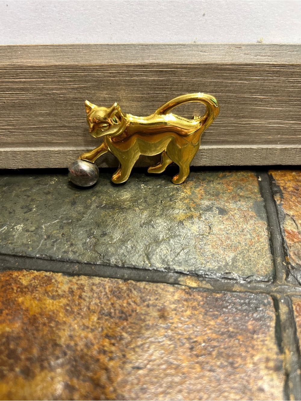 Cat Goldtone Vintage Brooch with Ball of Yarn